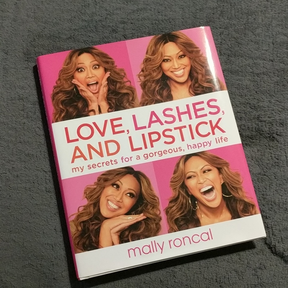 Love Lashes Lipstick Mally Roncal